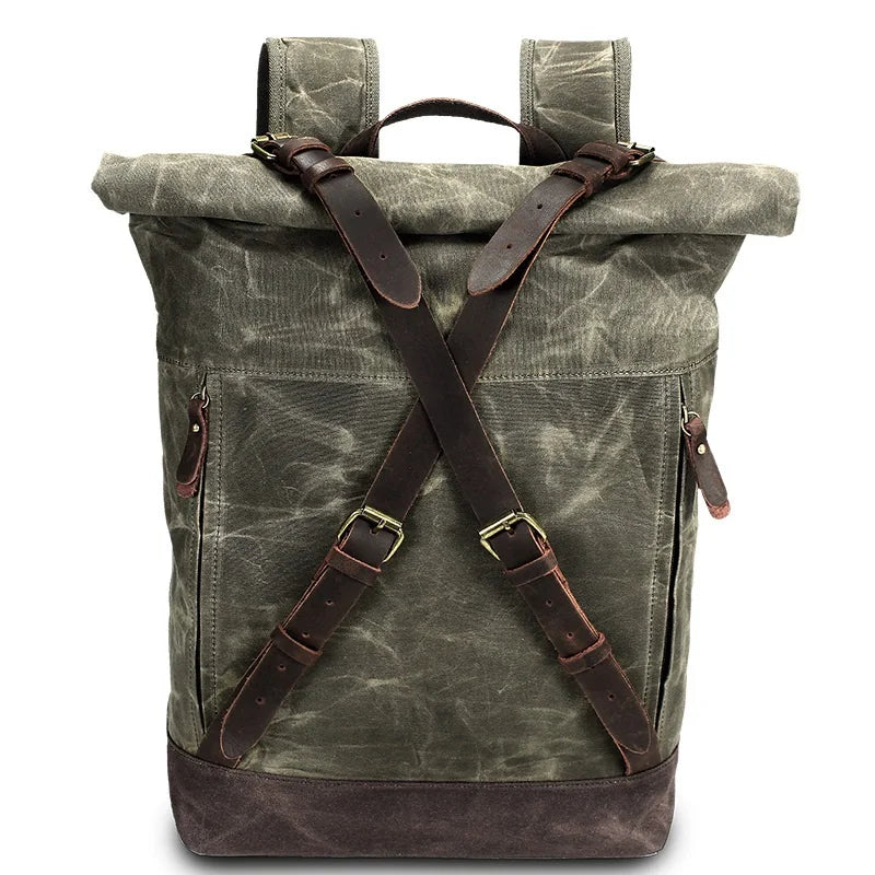 Rucksack aus gewachstem Canvas und Leder — Modell C — Rückansicht; Details der Fächer und Taschen