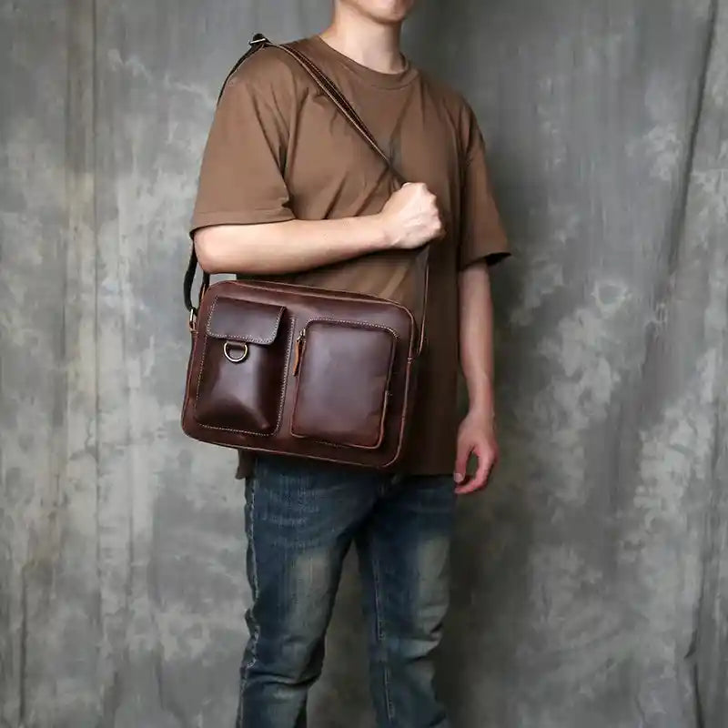 Bolsa de ombro em pele crazy horse — Modelo AQ — Exemplo de utilização