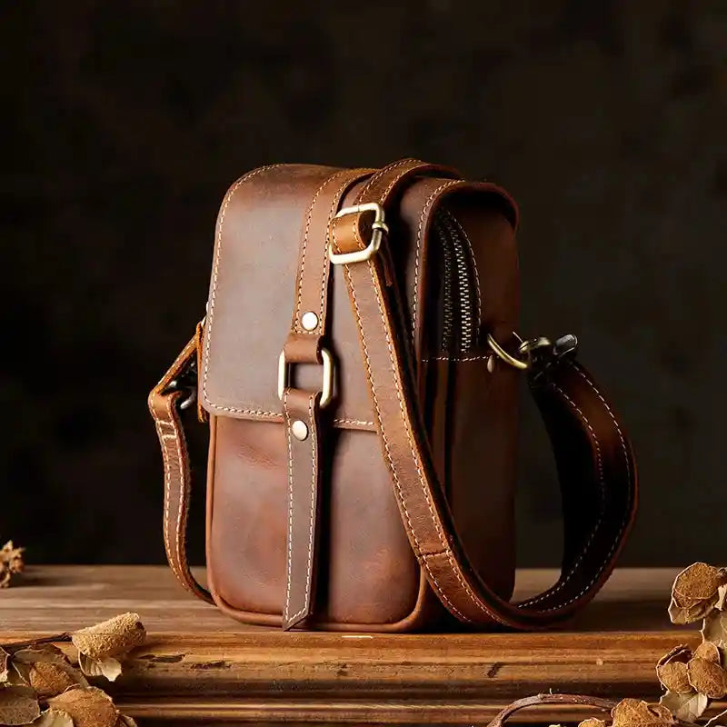 Mini sac à bandoulière en cuir crazy horse — Modèle P