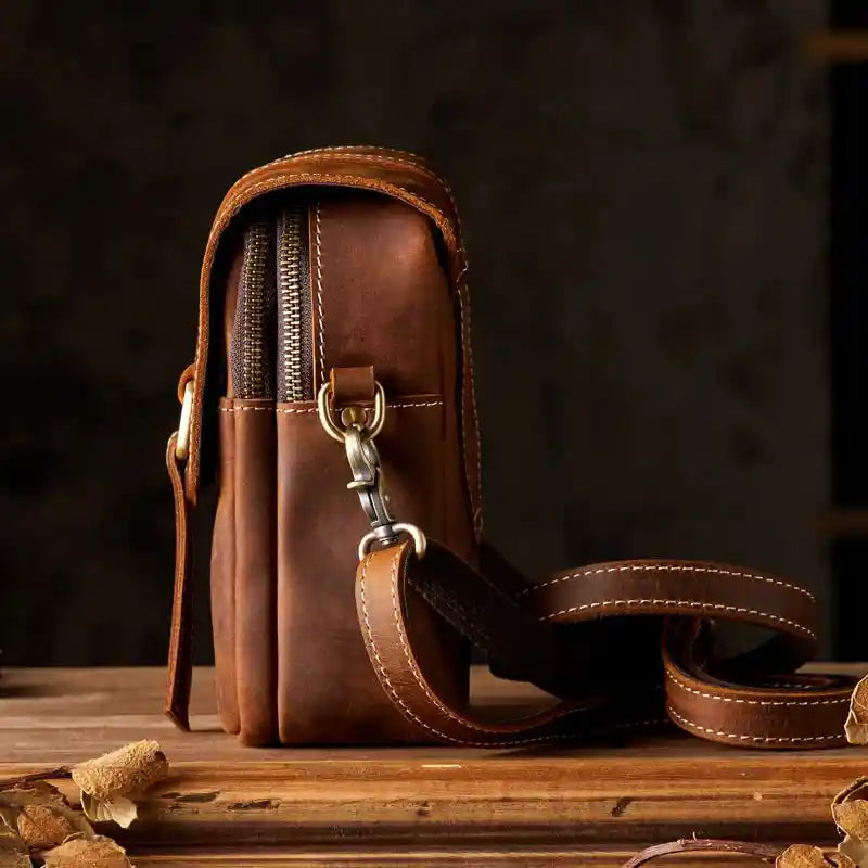 Mini sac à bandoulière en cuir crazy horse — Modèle P
