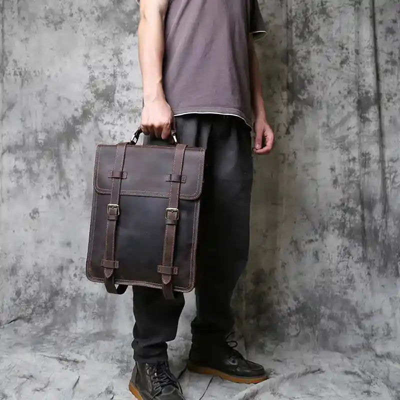 Mochila com duas formas de transporte em pele crazy horse — Modelo AL