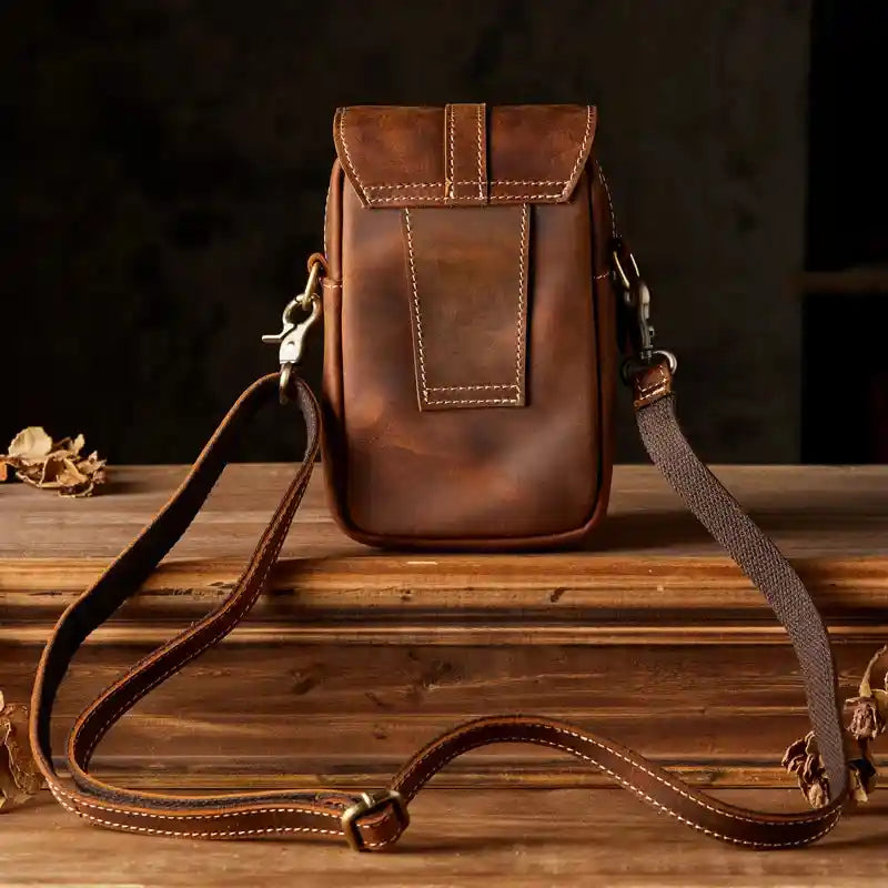 Mini sac à bandoulière en cuir crazy horse — Modèle P