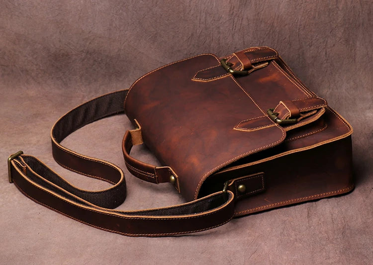 Bolsa de ombro em pele crazy horse — Modelo H — Imagem de detalhe