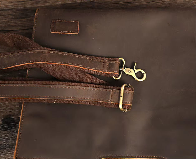 Pasta de documentos fina em pele crazy horse — Modelo L — Imagem de detalhe 13