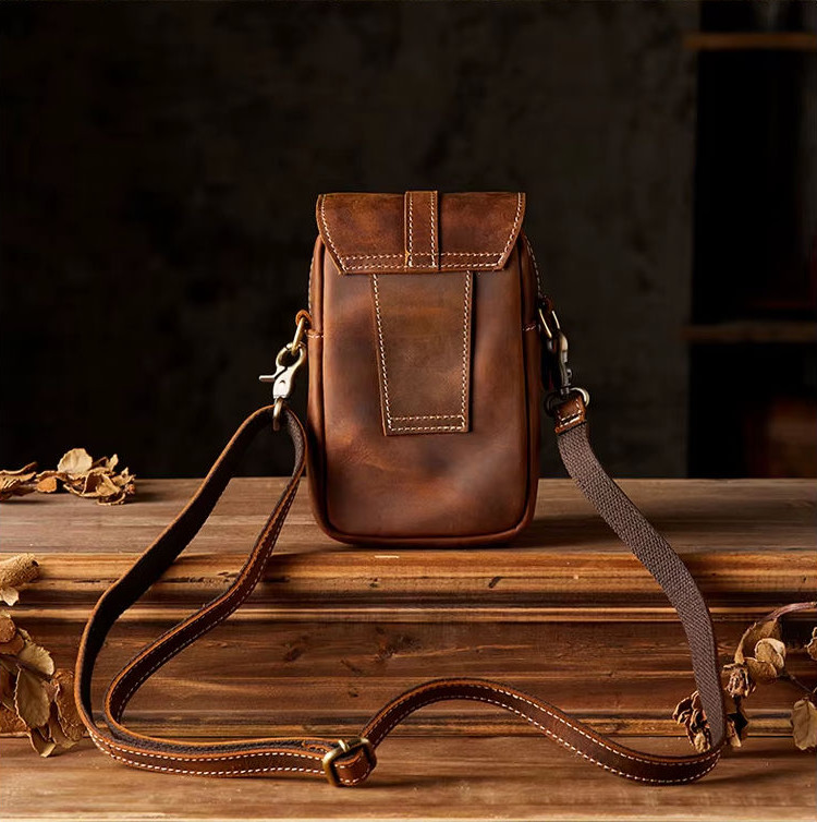 Mini sac à bandoulière en cuir crazy horse — Modèle P — Vue détaillée