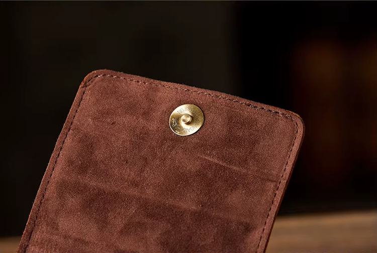 Mini sac à bandoulière en cuir crazy horse — Modèle P — Vue détaillée