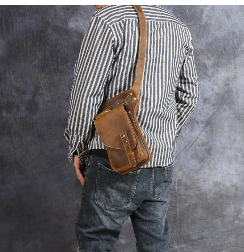 Crossbody-Tasche aus Crazy Horse-Leder — Modell Q — Detailansicht
