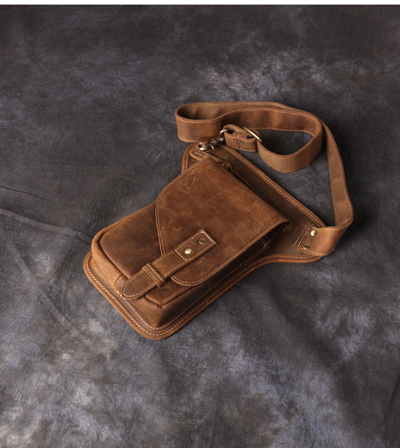 Crossbody-Tasche aus Crazy Horse-Leder — Modell Q — Detailansicht