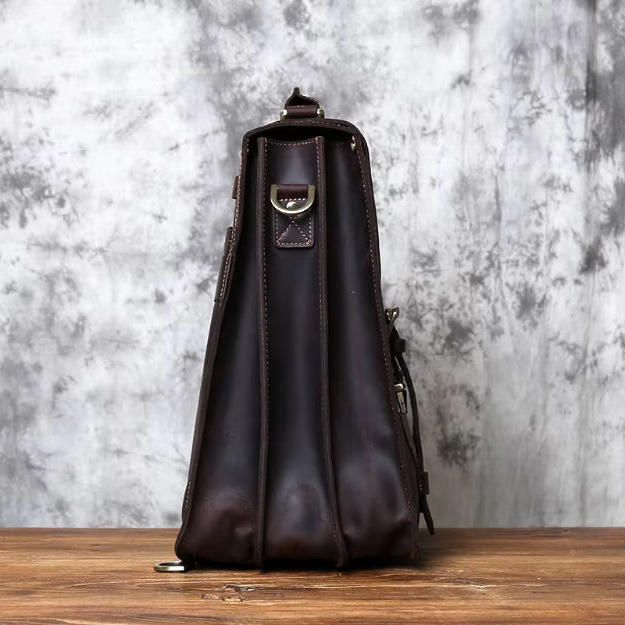 Mochila com duas formas de transporte em pele crazy horse — Modelo AL