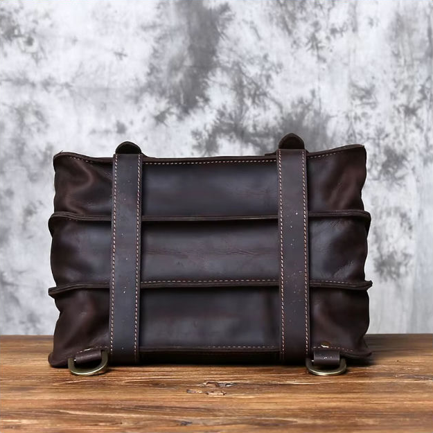 Mochila com duas formas de transporte em pele crazy horse — Modelo AL