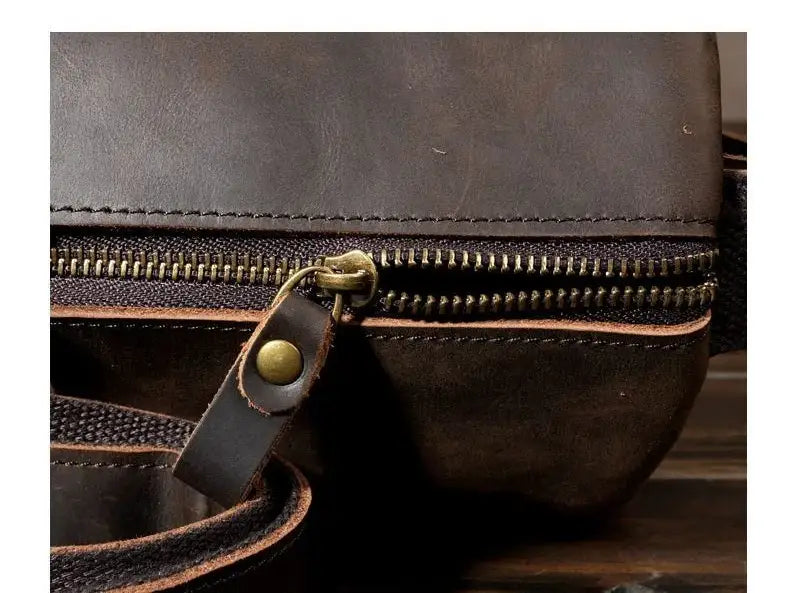 Crossbodyväska i crazy horse-läder — Modell U — Detaljbild 7