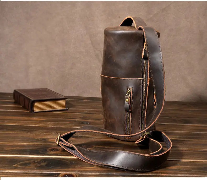Crossbodyväska i crazy horse-läder — Modell U — Detaljbild 17