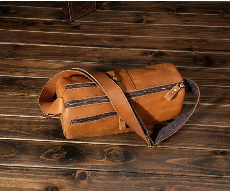 Crossbodyväska i crazy horse-läder — Modell U — Detaljbild 25