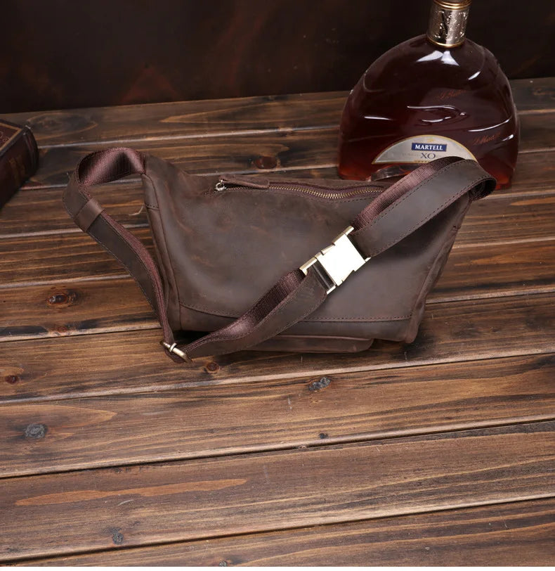 Bauchtasche aus Crazy Horse-Leder — Modell J — Detailansicht