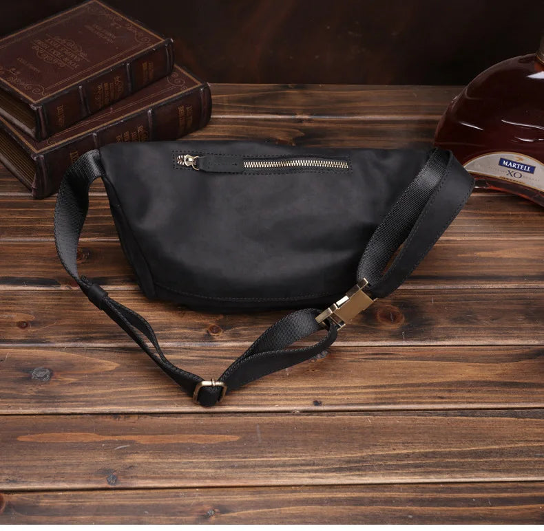 Bauchtasche aus Crazy Horse-Leder — Modell J — Detailansicht