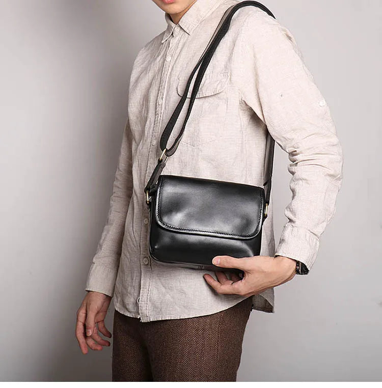 Crazy Horse Leather Mini Shoulder Bag — Style B — Detail image