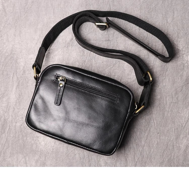 Crazy Horse Leather Mini Shoulder Bag — Style B — Detail image