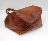 Bolsa de ombro grande com clutch a condizer em pele sintética PU — Modelo A — Castanho; Vista da base; Pormenores das costuras