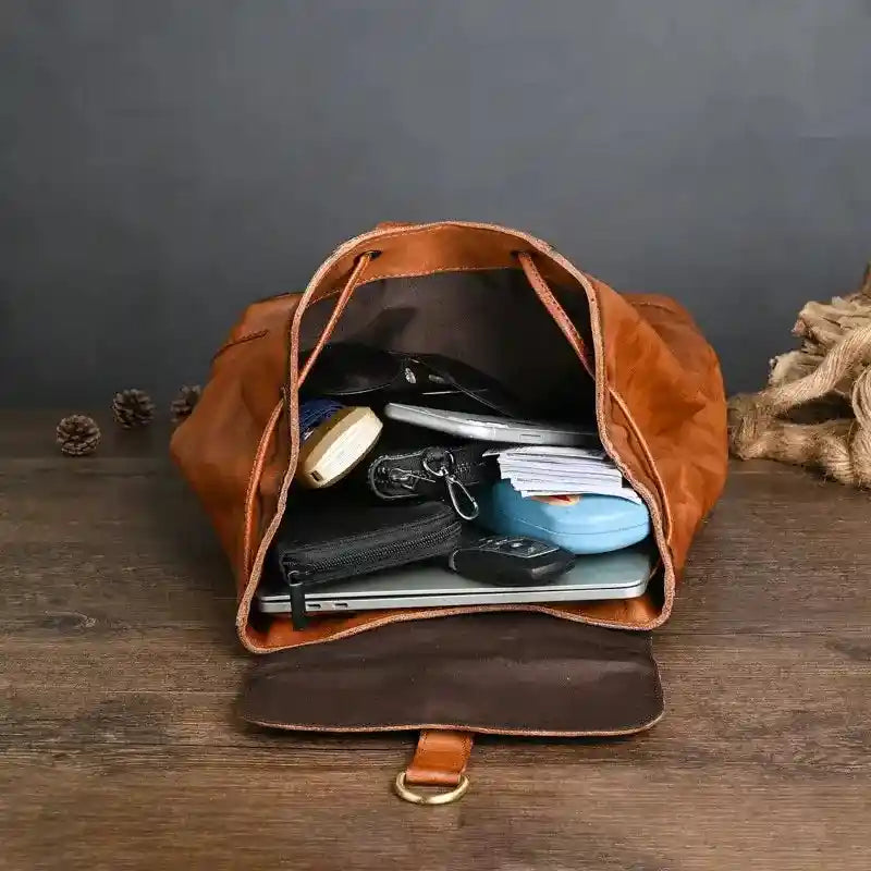 Sac à dos en cuir de vachette — Modèle A — Vue intérieure; Exemple de rangement