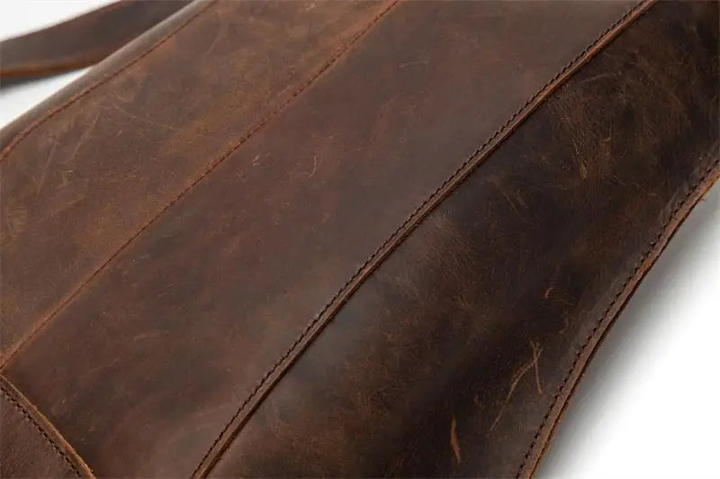 Mochila fina em pele crazy horse — Modelo AN — Ilustração do artigo 22