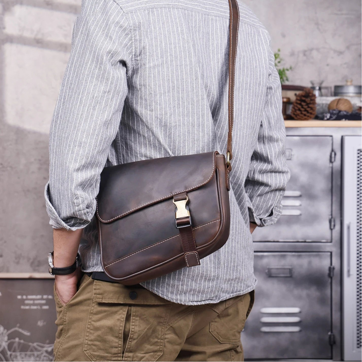 Crazy-Horse-Leder-Schultertasche_AR