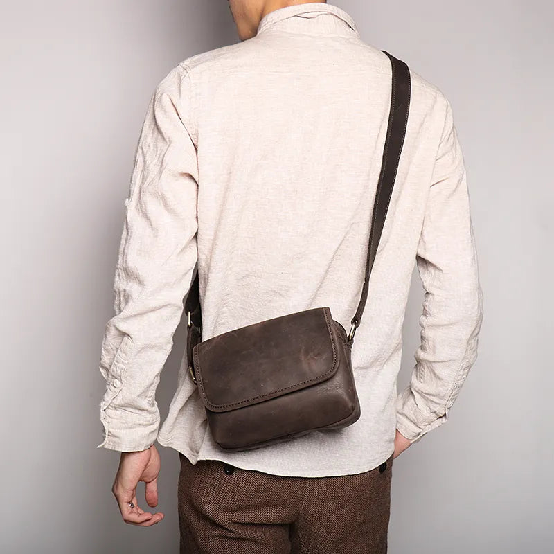 Mini bolsa de ombro em pele crazy horse — Modelo B