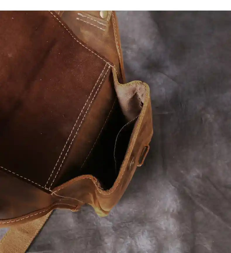 Crossbody-Tasche aus Crazy Horse-Leder — Modell Q — Innenansicht