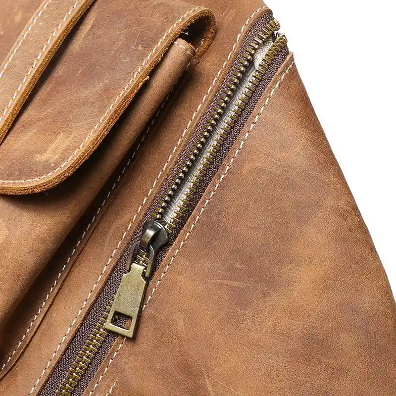 Mochila em pele crazy horse — Modelo X