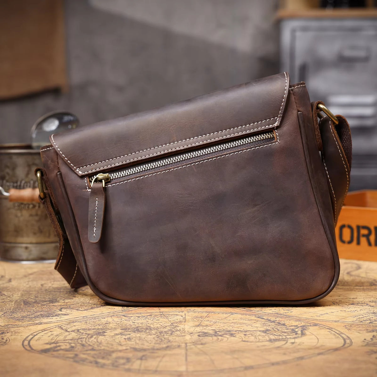 Crazy-Horse-Leder-Schultertasche_AR