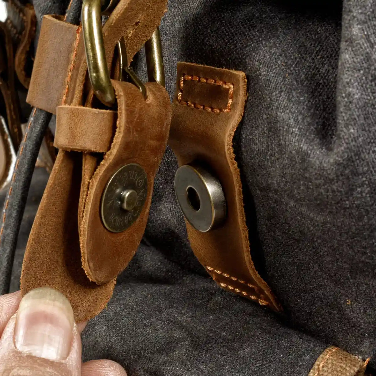 Rucksack aus gewachstem Canvas und Leder — Modell H