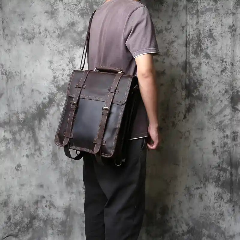 Mochila com duas formas de transporte em pele crazy horse — Modelo AL