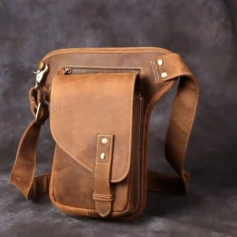 Crossbody-Tasche aus Crazy Horse-Leder — Modell Q — Detailansicht