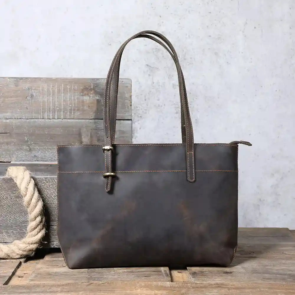 Tote-Bag aus Crazy Horse-Leder — Modell Q — Dunkelbraun; Materialstruktur