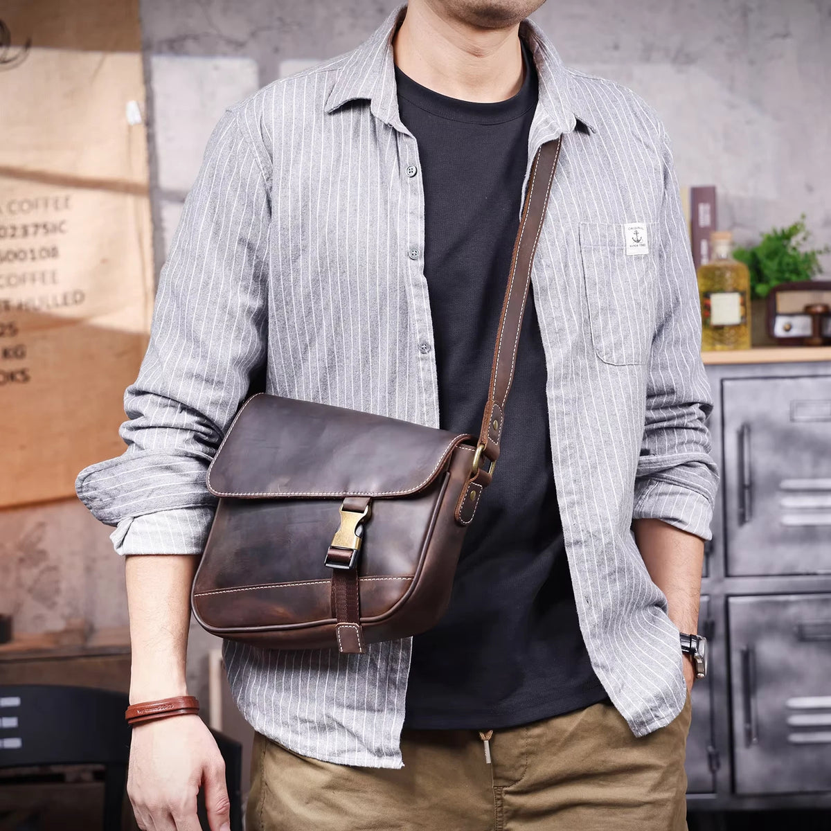 Crazy-Horse-Leder-Schultertasche_AR