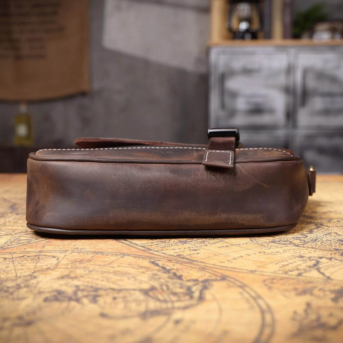 Crazy-Horse-Leder-Schultertasche_AR