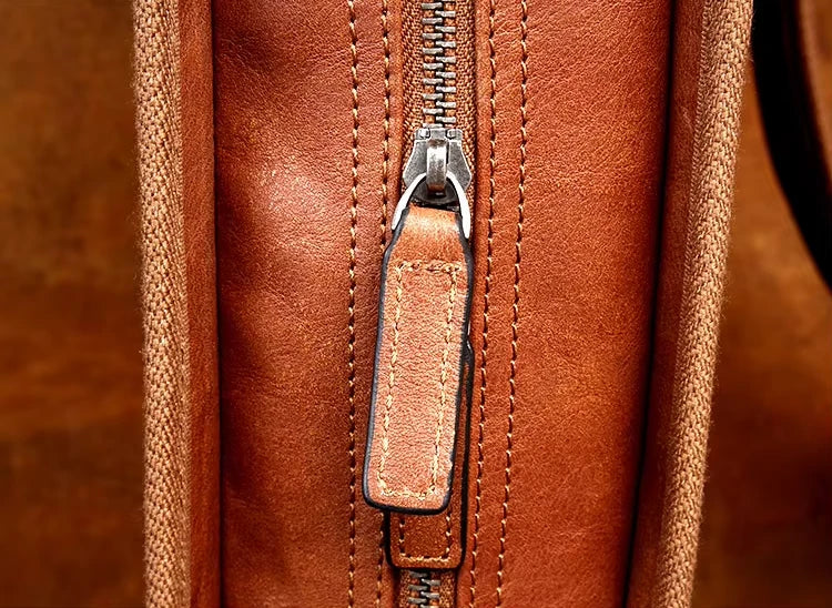 Schmaler Rucksack aus Leder — Modell F