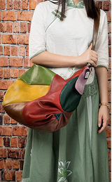 Bolsa de ombro em patchwork em pele bovina