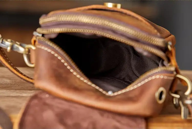 Mini sac à bandoulière en cuir crazy horse — Modèle P — Vue détaillée