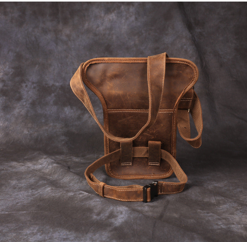Crossbody-Tasche aus Crazy Horse-Leder — Modell Q — Detailansicht