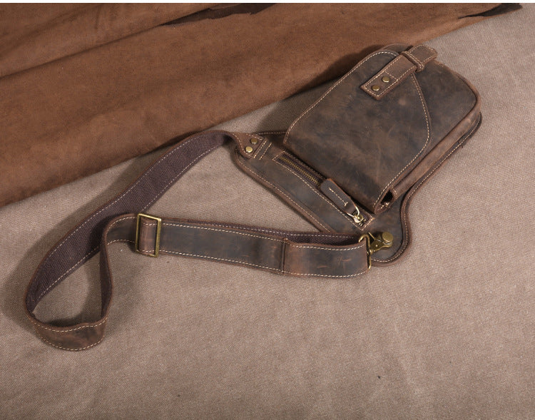 Crossbody-Tasche aus Crazy Horse-Leder — Modell Q — Detailansicht