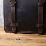 Mochila com duas formas de transporte em pele crazy horse — Modelo AL