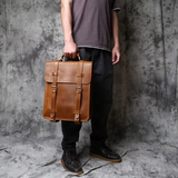 Mochila com duas formas de transporte em pele crazy horse — Modelo AL