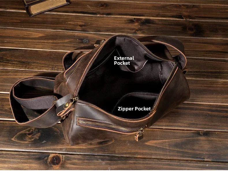 Crossbodyväska i crazy horse-läder — Modell U — Detaljbild 11