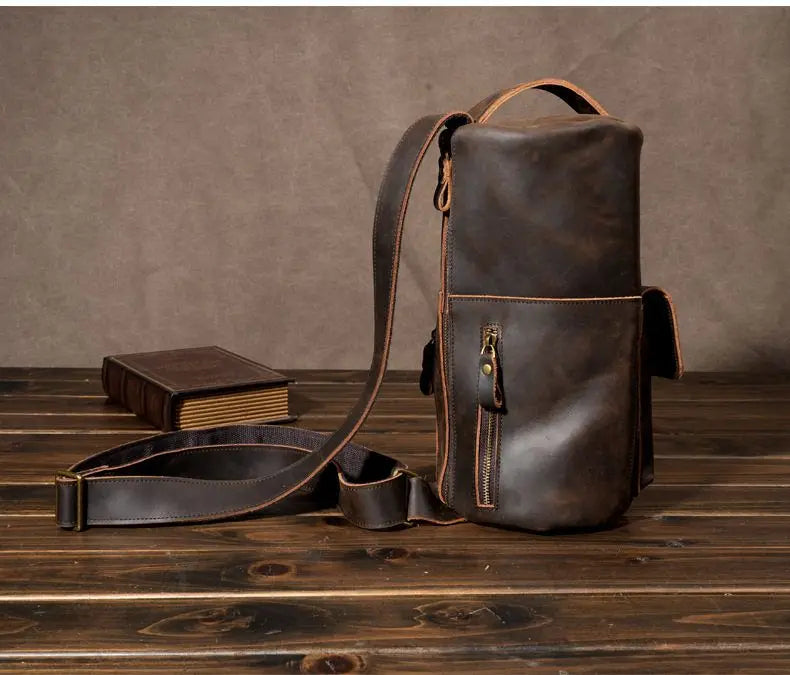 Crossbodyväska i crazy horse-läder — Modell U — Detaljbild 16