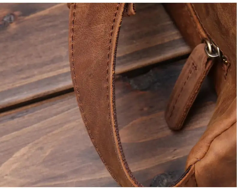 Bauchtasche aus Crazy Horse-Leder — Modell J — Detailansicht