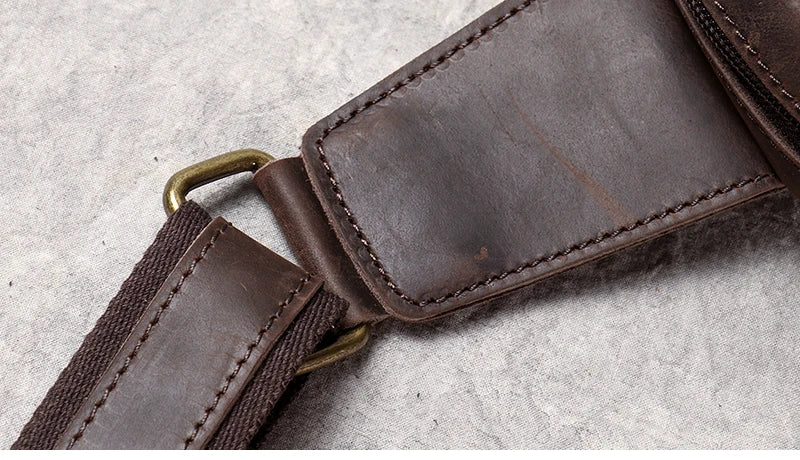 Crossbodyväska i crazy horse-läder — Modell F — Detaljbild 7