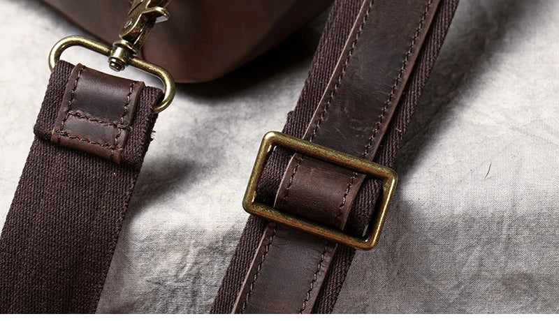 Crossbodyväska i crazy horse-läder — Modell F — Detaljbild 8